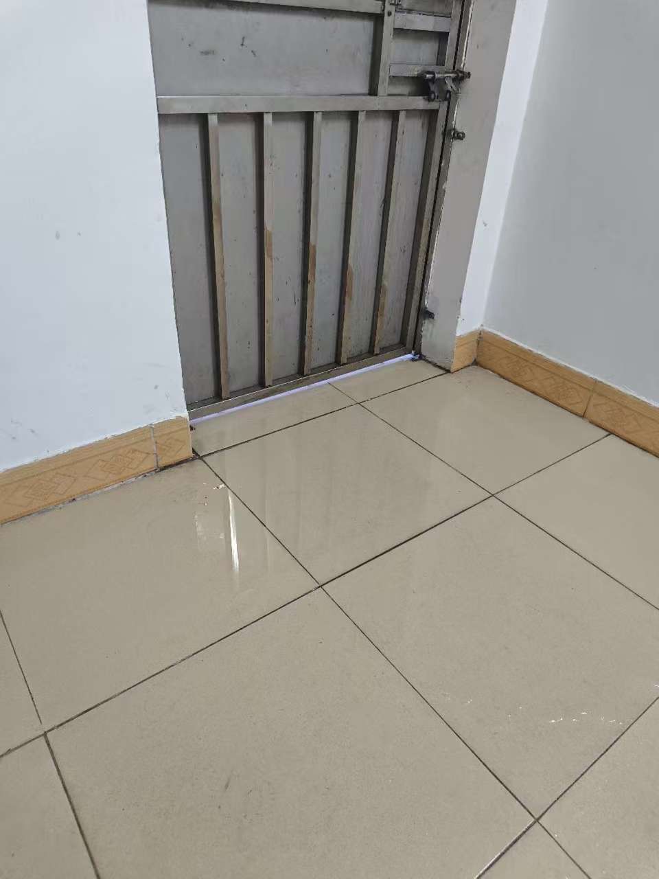 下雨屋里进水